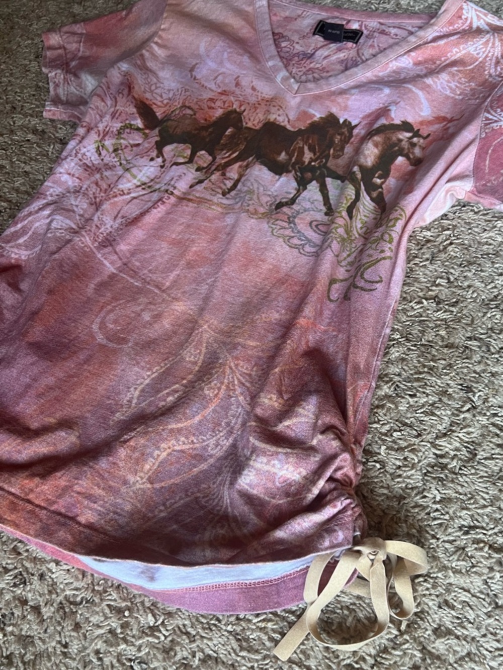 RARE Bit & Bridle 90’s vintage whimsy western pink hued graphic running horses T - Picture 12 of 14